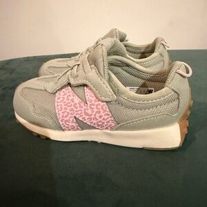 327 NEW-B HOOK & LOOP Toddler Sneakers (size 7.5) Rose sugar with garter snake